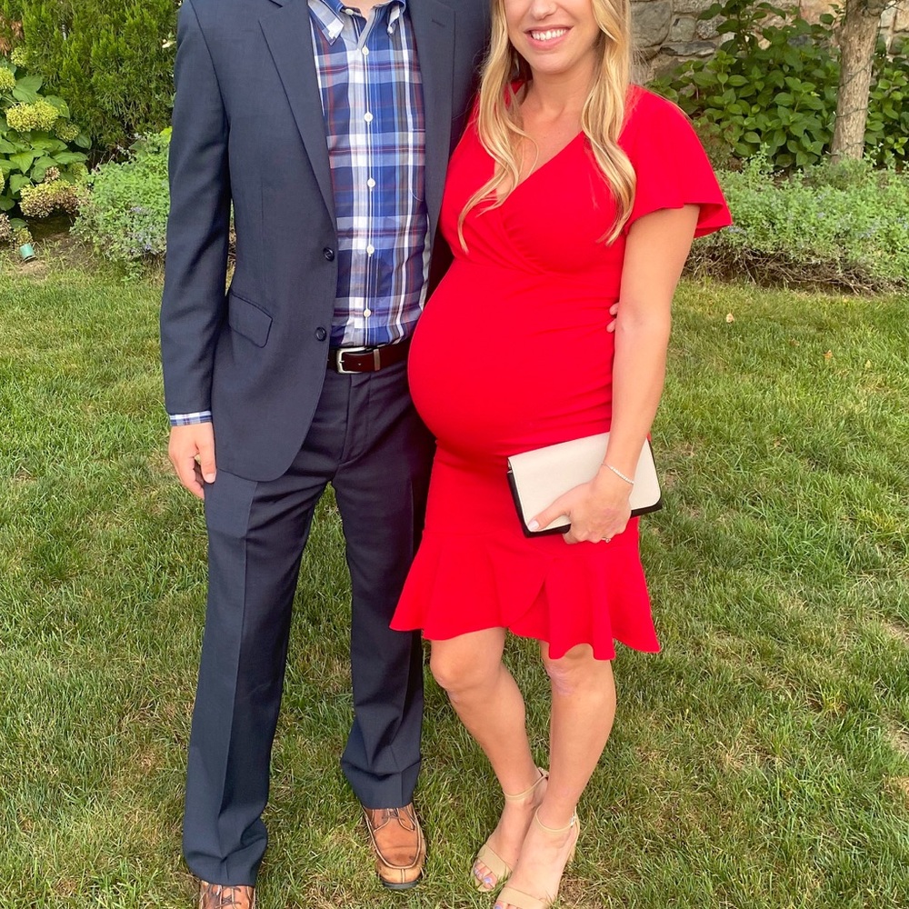Fitted ruffle maternity dress